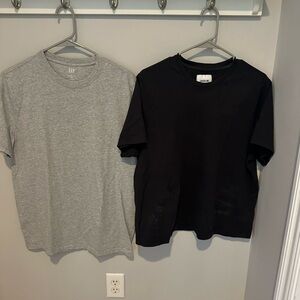 GAP Men's Short Sleeve T-Shirts - Black and Gray like new - black is Jason wu
